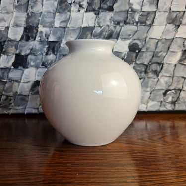 Minimalist KPM Berlin ball vase white 13 cm high 