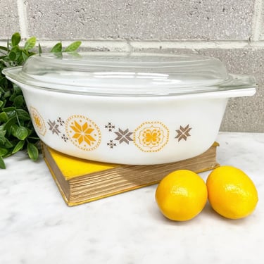 Vintage Pyrex Casserole Dish Retro 1960s Town and Country Pattern + Snowflake + 2.5 Quart + Brown and Gold + Ceramic + Kitchen Decor 