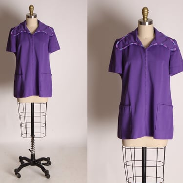 1970s Purple Polyester Short Sleeve Pink Floral Collar Dog Ear Short Sleeve Zip Up Shirt Blouse -L 