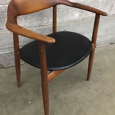 Stylish Danish Arm Chair (Seattle)