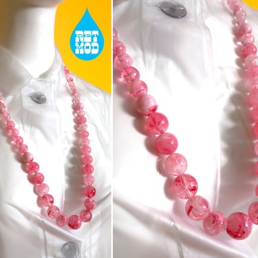 Very Pretty Vintage 60s 70s Pink Clear Lucite Swirly Beaded Long Necklace 