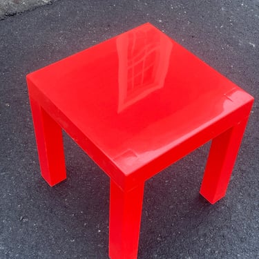 76081226 - POPPY RED PLASTIC PARSONS TABLE - LL INDUSTRIES - FURNITURE - SIDE TABLE