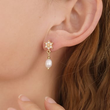 E159 pearl dangle earrings, pearl stud earrings, pearl earrings, stud earrings, dangle earrings, flower earrings, flower dangle earrings 