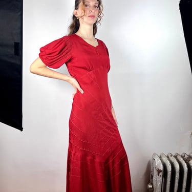Vintage 30s 40s Red Crepe Dress / 1940s 1930s Vintage Dress / RARE / Fishtail Skirt Puff Sleeves / Pin Up Pinup Rockabilly VLV / Small XS 