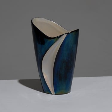 VASE ÉVENTAIL EN PORCELAINE, 1950s