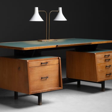 Greta von Nessen Lamp / Modern Desk