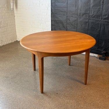 Vintage 1960s XL Extendable Danish Teak Round Table with 4 Leaves by Henning Kjaernulf 