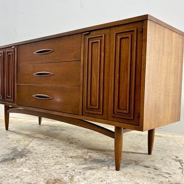 Vintage 1960s Mid Century Modern Broyhill Sculptra Walnut Credenza 