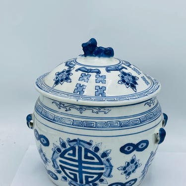 Vintage Chinese Blue And White Twisted Lotus Rice Ginger Jar With Lid Foo Dog- Excellent Condition 