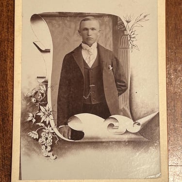 Victorian Man Portrait Cabinet Card Antique Black & White Photo 1890s-1900s 