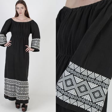 Vintage 70s Guatemalan Dress Ethnic Embroidered Off Shoulder Bell Sleeve Lounge Maxi 