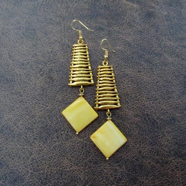 Yellow mother of pearl shell and gold earrings 2 