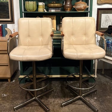 1969 CAL-STYLE MILO BAUGHMAN ATTRIBUTED CHROME & LEATHER SWIVEL BAR STOOLS | 45"H X 22"W X 26.5"D