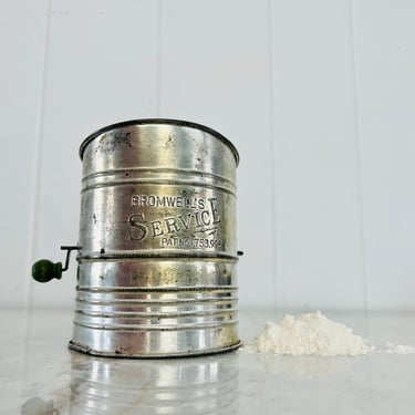 Vintage Bromwell's Service Flour Sifter, green wood handle, Made in USA, farmhouse kitchen, country kitchen vintage kitchen decor 