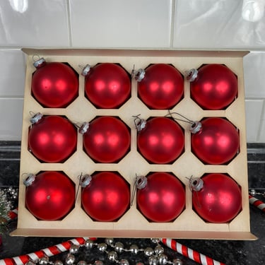 Vintage Shiny Brite Box Set of 12 Matte Red Glass Christmas Tree Ornaments 2 5/8