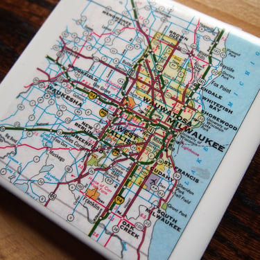1975 Milwaukee Wisconsin Map Coaster. Milwaukee Map. Vintage Wisconsin Coasters. Milwaukee Gift. Wisconsin Housewarming. Gift City Map. 