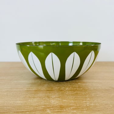 Cathrineholm 8 Inch Avocado Green Lotus Enamel Mixing Bowl Made in Norway 
