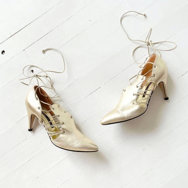 1990s Gold Pointed Toe Lace Up Shoes 