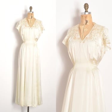 Vintage 1940s Lingerie / 40s Satin and Lace Night Gown / Cream ( medium M ) 
