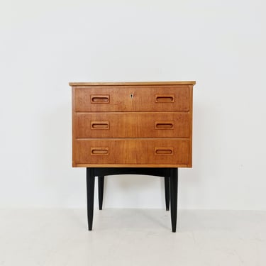 Midcentury Danish design chest of drawers / drawer dresser /3 drawers cabinet, 1960s 