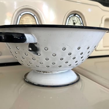 Vibtage White Enamel Colander 