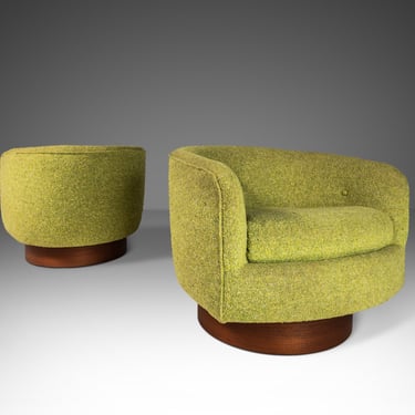 Set of Two ( 2 ) Swivel Barrel Chairs in Original Green Tweed Attributed to Milo Baughman, USA, c. 1970's 