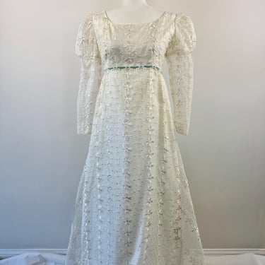 1970s Wedding Dress with Flower Embroidery 