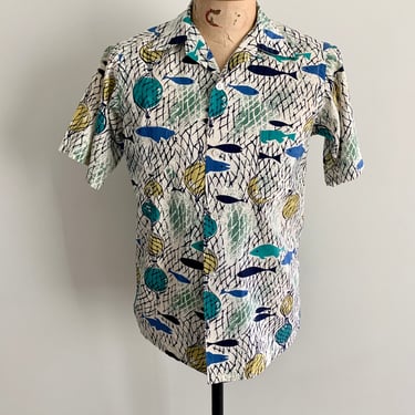 1950s cotton Hawaiian style cotton shirt with fish print from the better shirt club plan. Size XS/S 