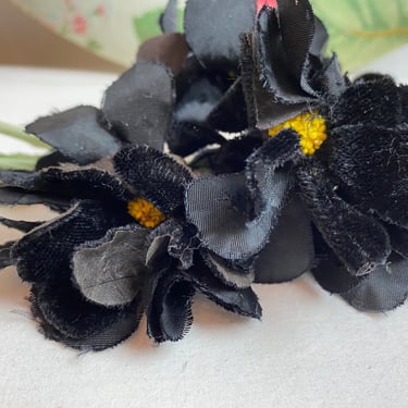 Vintage millinery flowers~ Floral adornment sewing hats hair decor antique silk flowers assorted 20’s 30’s 40’s 50’s 60’s black bouquet 