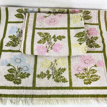 Vintage Cotton Bath Towels Yellow Bathroom Pair Set of 2 Sculptural Mid-Century Floral Flowers Cannon Royal Family Mod Flower 1970s 70s 