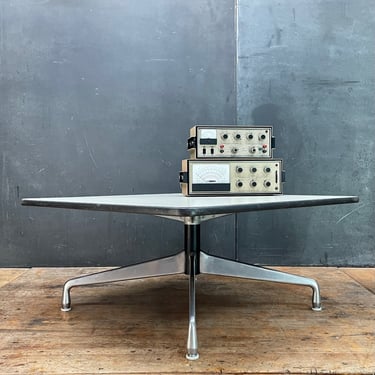 Vintage 1980s Herman Miller Model No. Eames ET113 Lounge Table by Charles + Ray Eames Mid-Century Architect Era 
