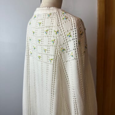 60’s Boho hippie White shawl Poncho~ buttons front~ crocheted pastel floral 