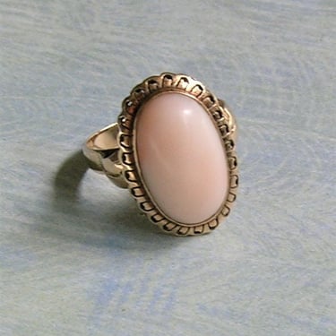 Vintage 1940s Angel Skin Coral 14K Yellow Gold Ring, 14K Gold Coral  Ring, Old Coral Cocktail Ring, Size 6.25 (#4151) 