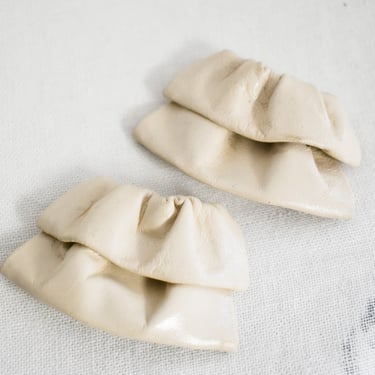 Vintage Ruffled Beige Leather Shoe Clips 