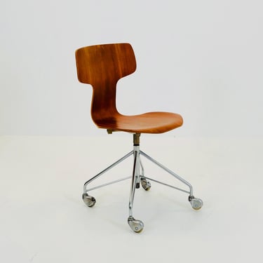 Mid century Arne Jacobsen, swivel desk chair made teak model 3113, Fritz Hansen, 1960s 