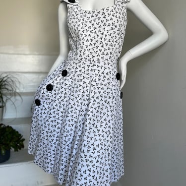 Cute Late 1940s Sundress with Floral Print and Buttons Large Pockets Vintage 
