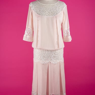 Vintage 80s 1920s Victorian Revival Pale Pink Drop Waist Dress with Lace and Pleat Details (S/M) 