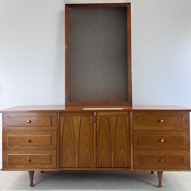 Mid-Century Long Lowboy Dresser With Drumstick Legs 