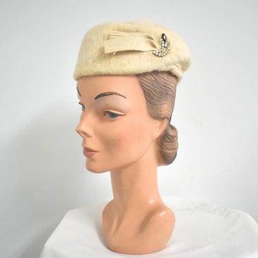 1950s Cream Fur Felt Hat with Brooch 