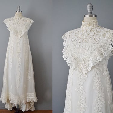 1970s Lace Wedding Dress / White Lace and Organdy Bridal Dress / Wedding Gown with Train and Cathedral Veil / Size Medium Size Small 
