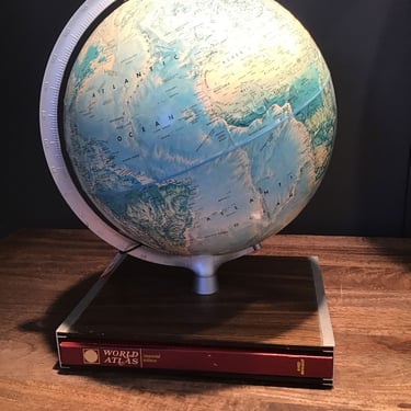 70&#8217;s Globe w/ Atlas (Seattle)