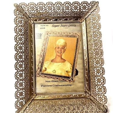 Filagree Vintage Picture Frame, 5x7 Picture Frame, Gold Toned Picture Frame, Lace Shaped Picture Frame, Vintage Home Decor, Retro Home Decor 