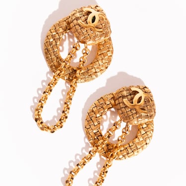 CHANEL 80s Gold Chain Door Knocker Drop Earring