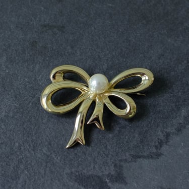 vintage jewelry | gold bow pin | gold bow brooch | Carolee brooch 