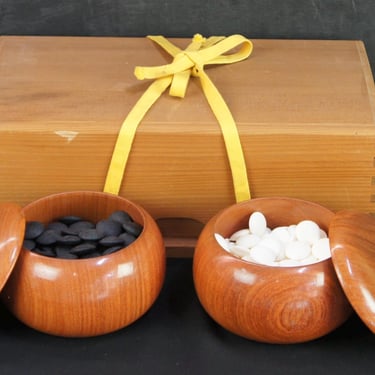 Vintage Japan Go-Ischi beads shell and stone craft 1970 interior 