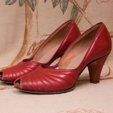 1950s Shoes  - Size 6 1/2 A US - Vintage Early 50s Babydoll Peep Toe Pumps by Naturalizer 