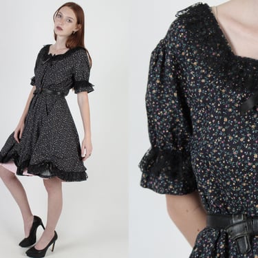 Vintage 70s Square Dancing Dress / Black Tiny Floral Calico Print / Country Western Cowgirl Outfit / Womens Scallop Full Skirt Mini Dress 