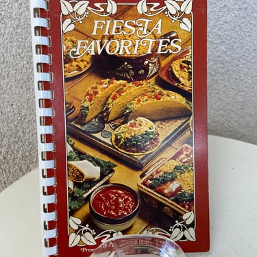 Vintage 1980 paperback cookbook Fiesta Favorites by California Professional Home Economics Assn pages 93 