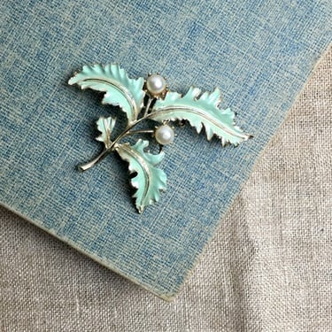 Green leaf and pearl vintage brooch - 1960s vintage pin 