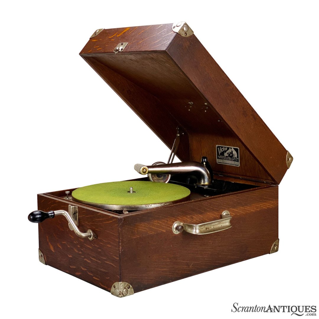 Antique Victrola VV50 Quartersawn Oak Portable Table Top Record Player